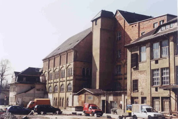 2001 - Altes Gebäude