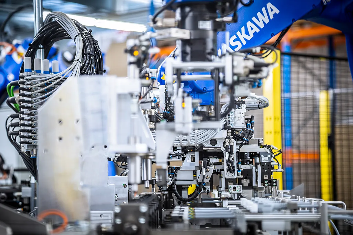 vollautomatische Kabelkonfektion in Vollverkettung